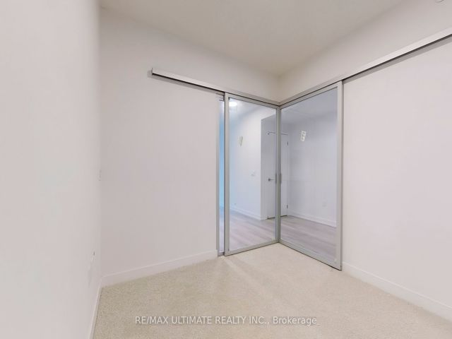 1633 - 230 Simcoe St