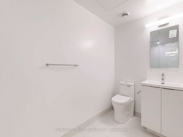 1633 - 230 Simcoe St