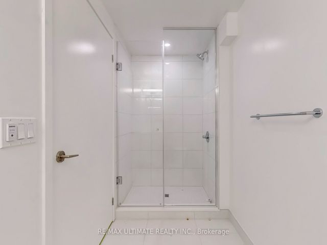 1633 - 230 Simcoe St