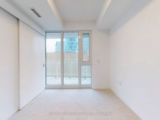 1633 - 230 Simcoe St