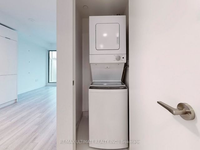 1633 - 230 Simcoe St