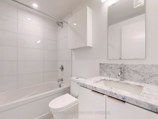 1633 - 230 Simcoe St