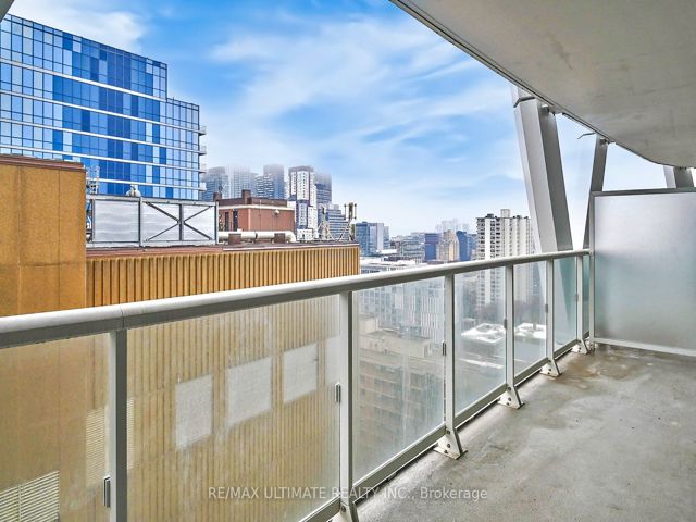 1633 - 230 Simcoe St