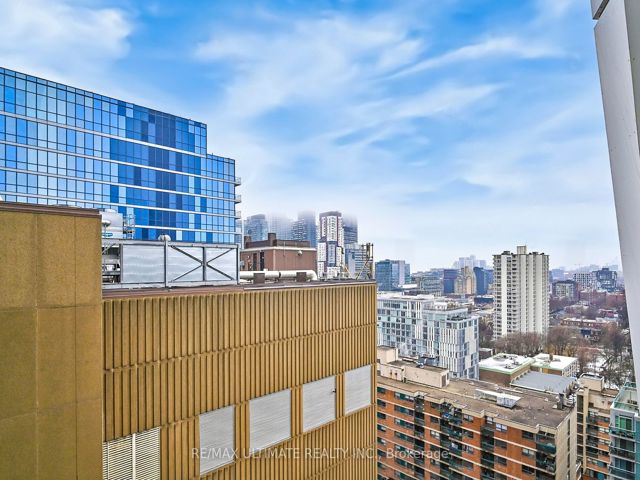 1633 - 230 Simcoe St