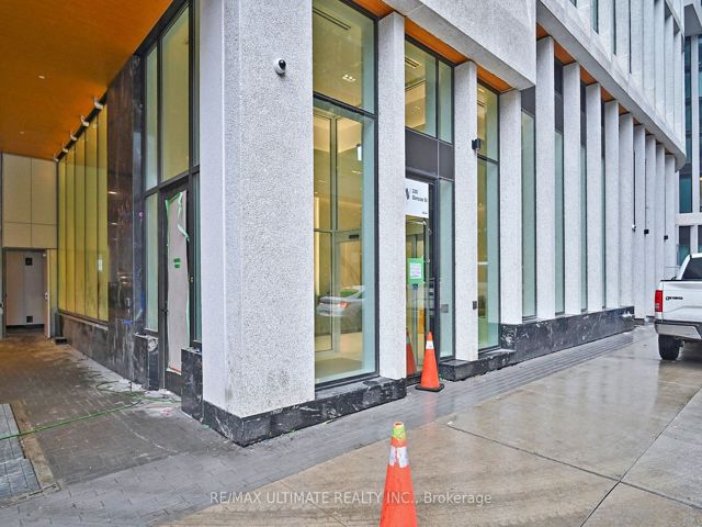 1633 - 230 Simcoe St
