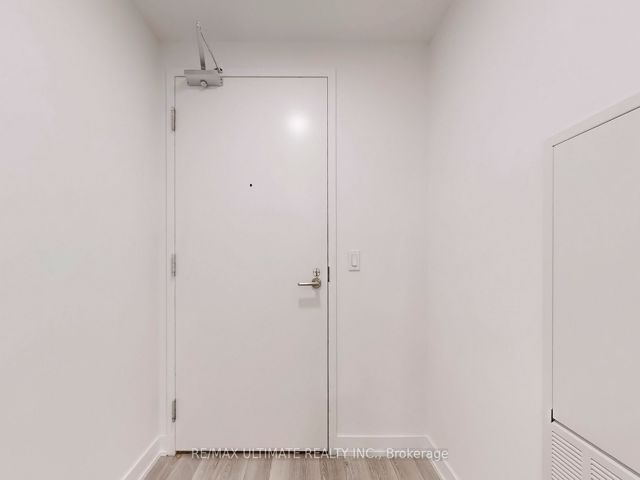 1633 - 230 Simcoe St