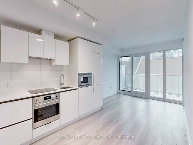 1633 - 230 Simcoe St