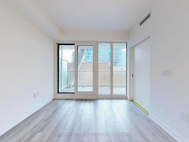 1633 - 230 Simcoe St