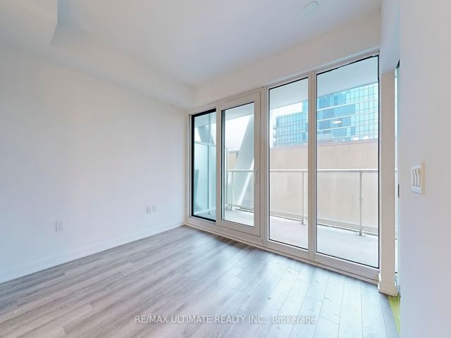 1633 - 230 Simcoe St