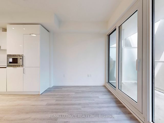 1633 - 230 Simcoe St