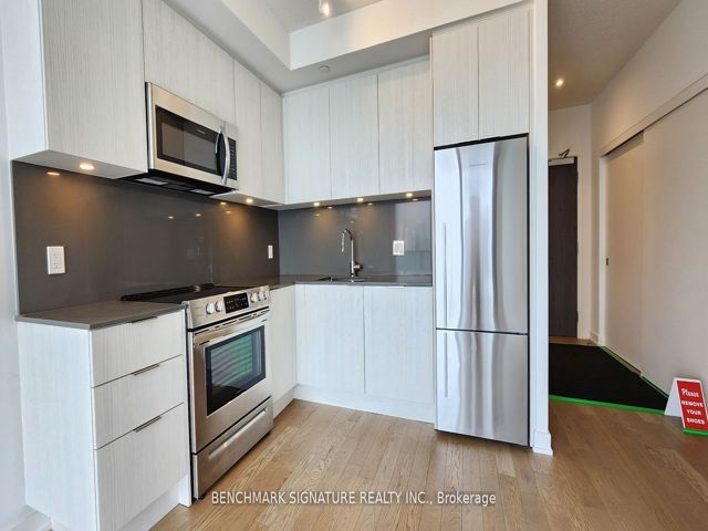2415 - 25 Richmond St E