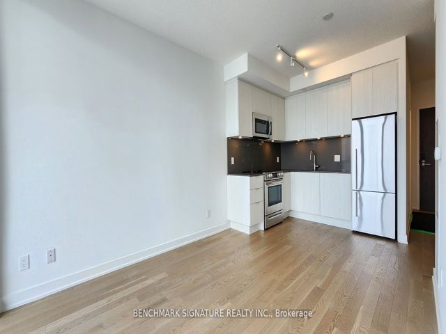 2415 - 25 Richmond St E