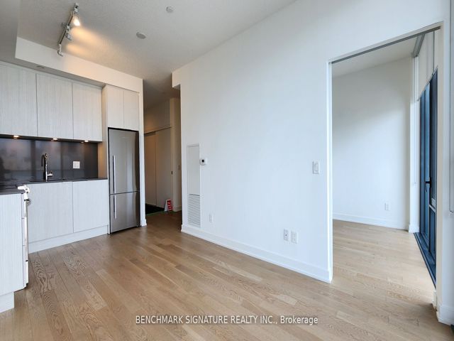2415 - 25 Richmond St E