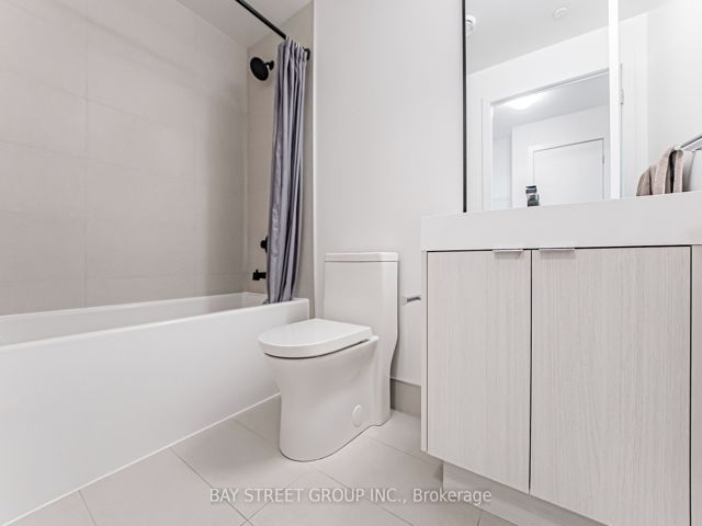 526 - 250 Lawrence Ave W