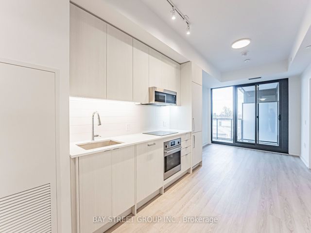 526 - 250 Lawrence Ave W