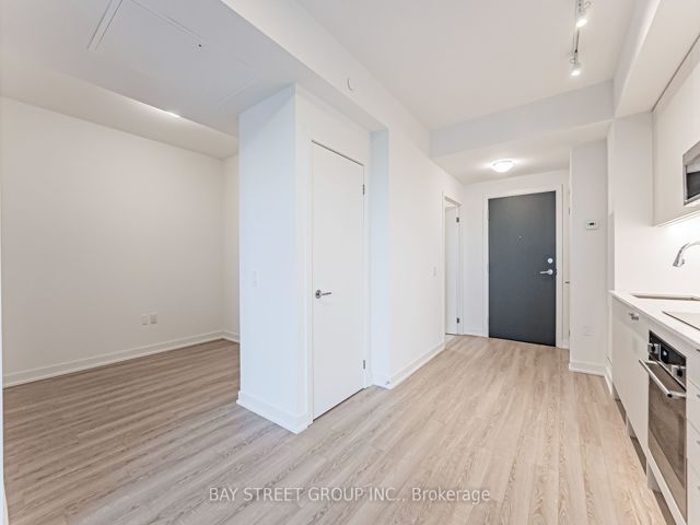 526 - 250 Lawrence Ave W