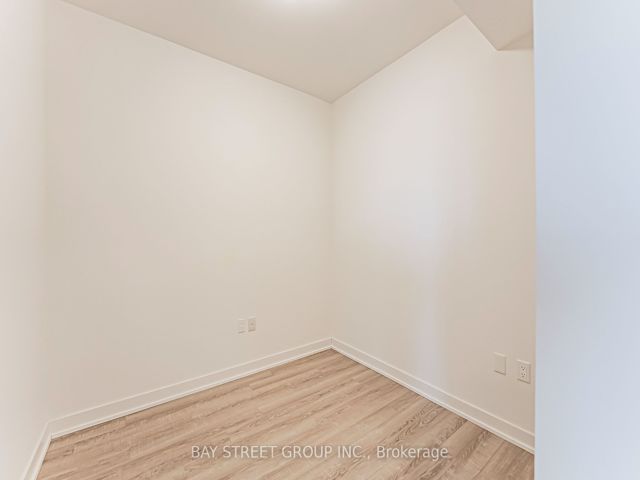 526 - 250 Lawrence Ave W