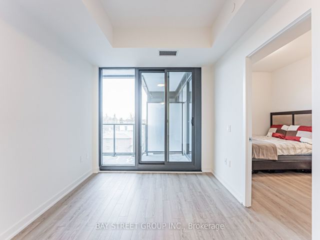 526 - 250 Lawrence Ave W