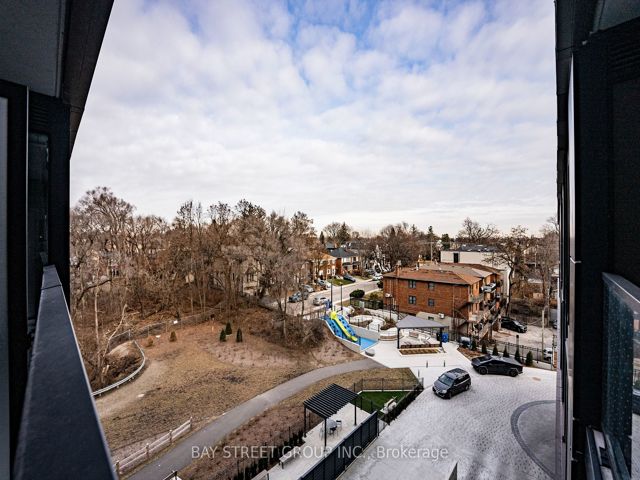 526 - 250 Lawrence Ave W