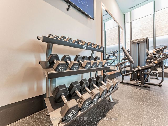 526 - 250 Lawrence Ave W
