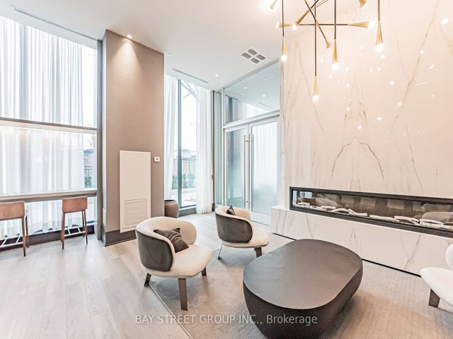 526 - 250 Lawrence Ave W