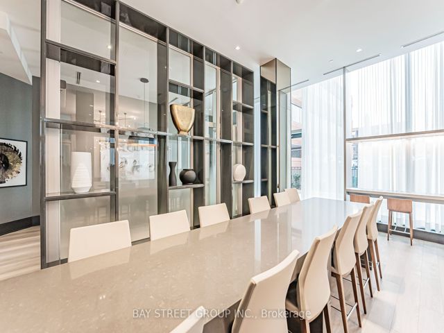 526 - 250 Lawrence Ave W