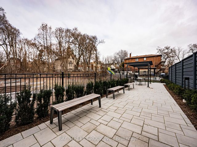 526 - 250 Lawrence Ave W