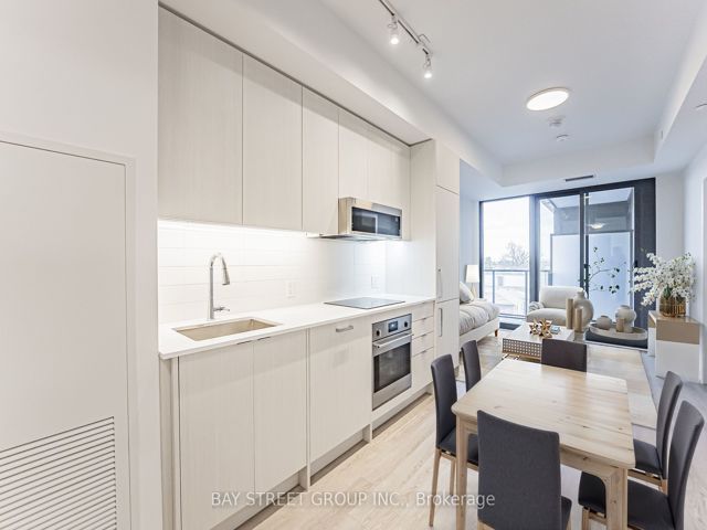 526 - 250 Lawrence Ave W