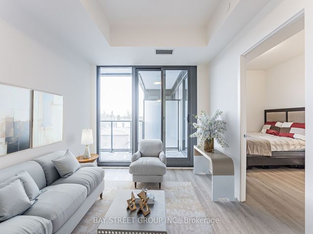 526 - 250 Lawrence Ave W