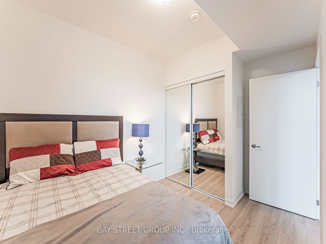 526 - 250 Lawrence Ave W