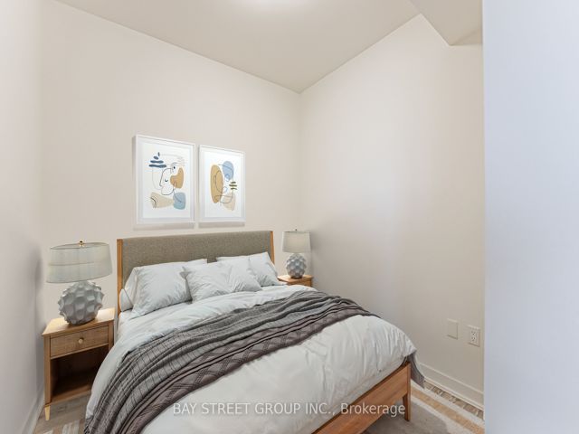 526 - 250 Lawrence Ave W