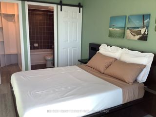 PH18 - 25 Lower Simcoe St