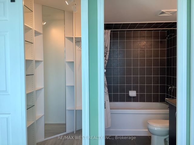 PH18 - 25 Lower Simcoe St
