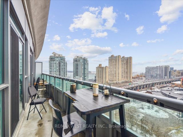 PH18 - 25 Lower Simcoe St