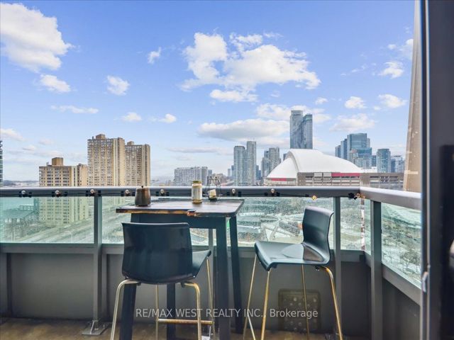 PH18 - 25 Lower Simcoe St