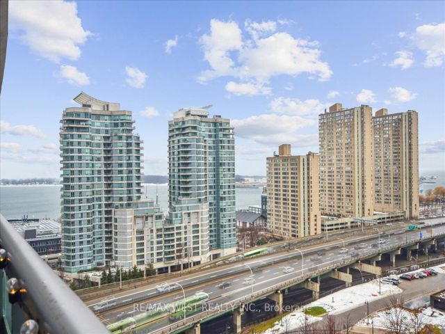 PH18 - 25 Lower Simcoe St