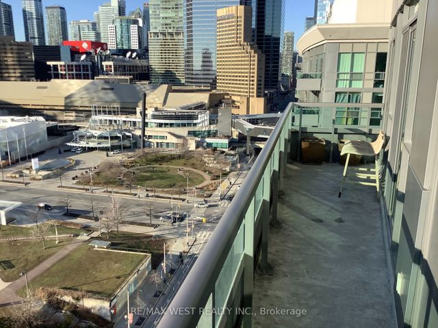 PH18 - 25 Lower Simcoe St