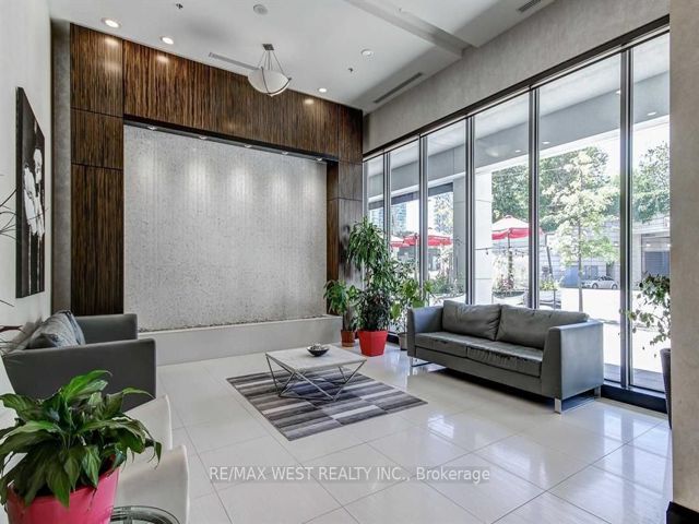 PH18 - 25 Lower Simcoe St