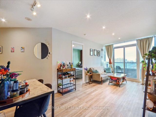 PH18 - 25 Lower Simcoe St