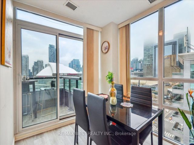 PH18 - 25 Lower Simcoe St