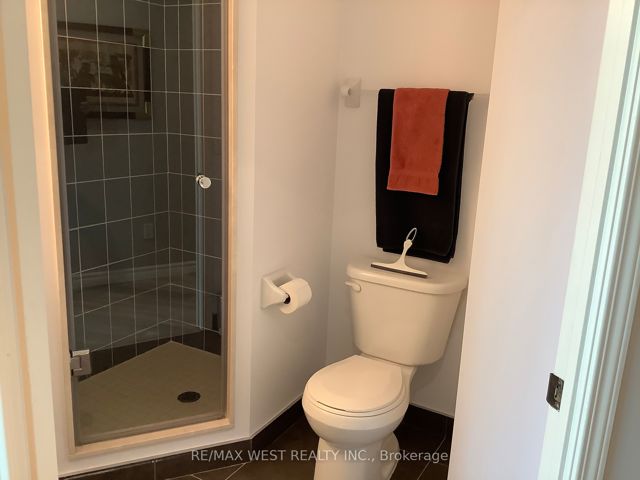 PH18 - 25 Lower Simcoe St