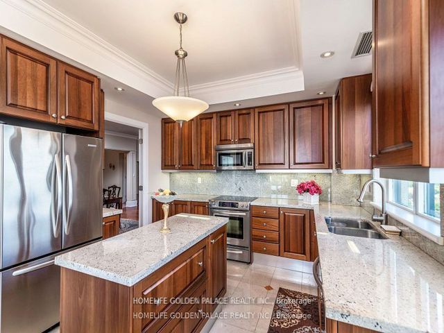 1602C - 662 Sheppard Ave E
