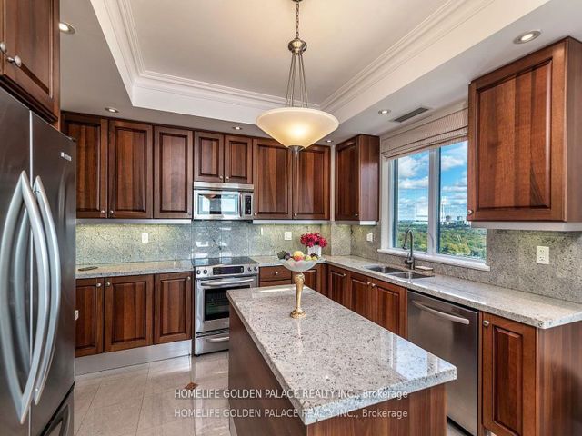 1602C - 662 Sheppard Ave E
