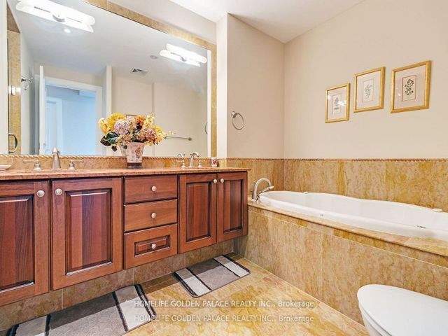 1602C - 662 Sheppard Ave E
