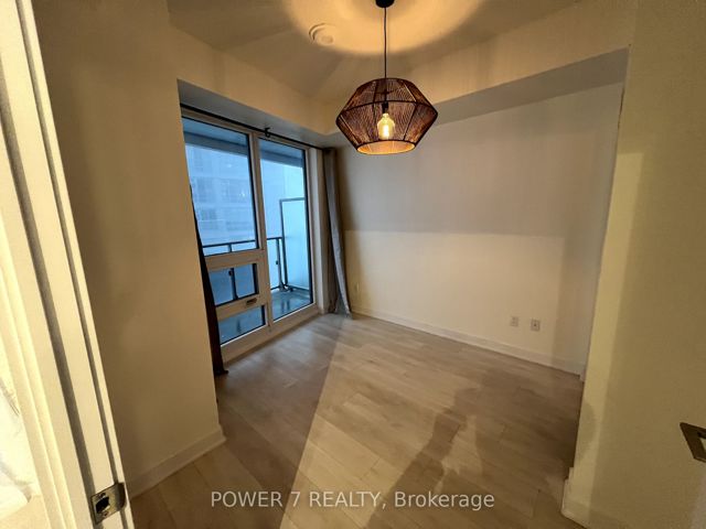 4204 - 2221 Yonge St