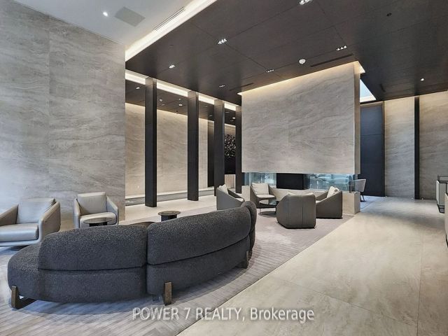 4204 - 2221 Yonge St