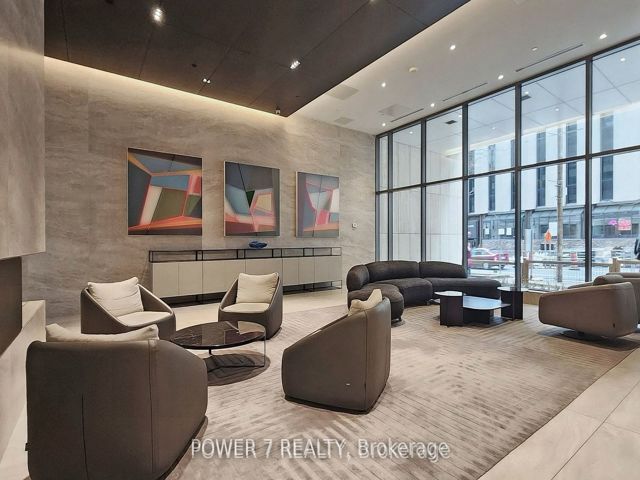 4204 - 2221 Yonge St