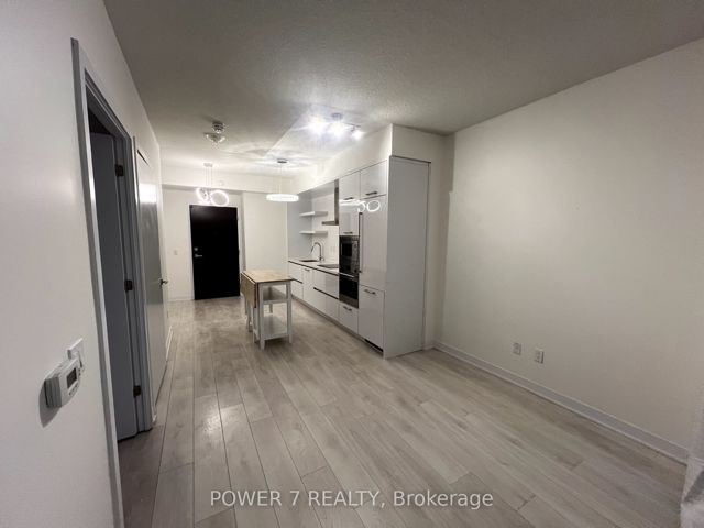 4204 - 2221 Yonge St
