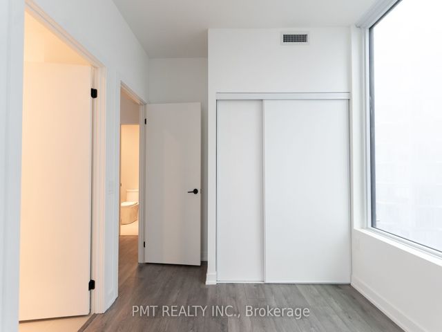 2404 - 117 Broadway Ave