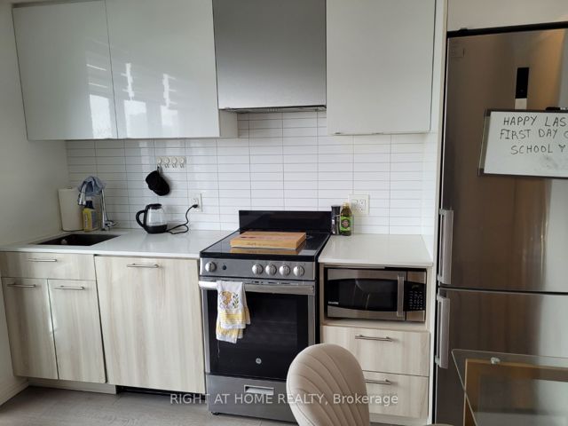 1036 - 251 Jarvis St